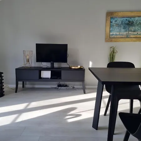 Arboretum Apartment
